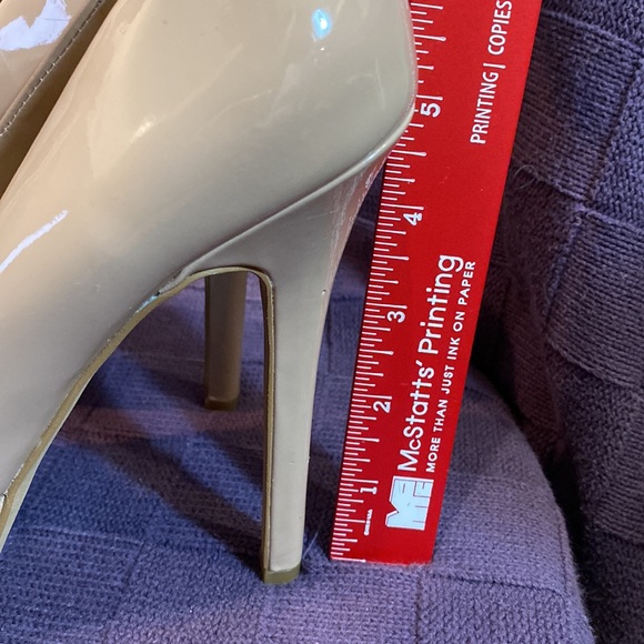 Jessica Simpson Nude Patent pumps - Picture 8 of 8